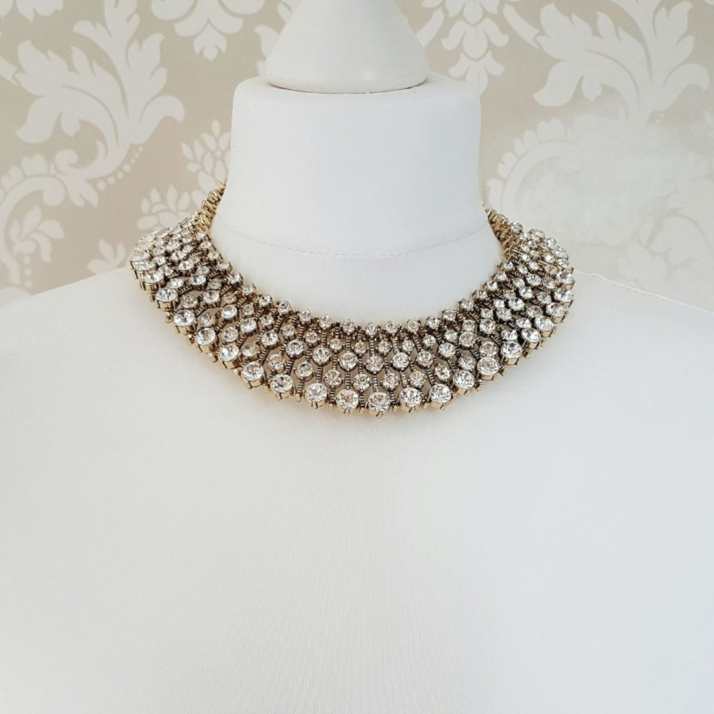 KAte Middleton's statement necklace in gold