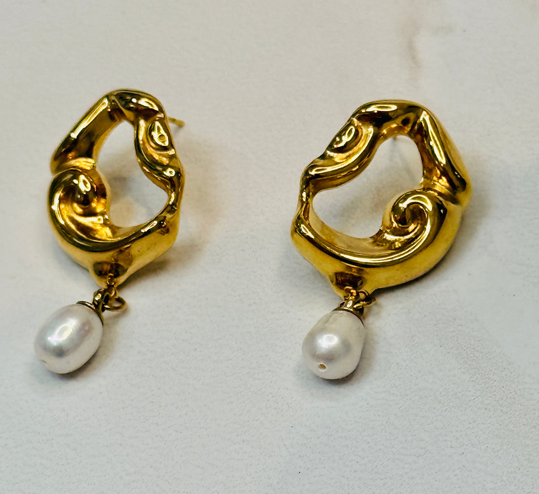 AYLA Gold & Pearl Drop Earrings