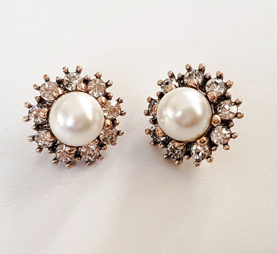 Rhinestone and pearl jewellery for women