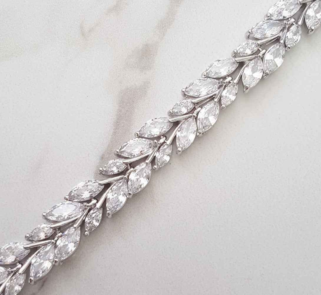 ladies silver crystal choker necklace