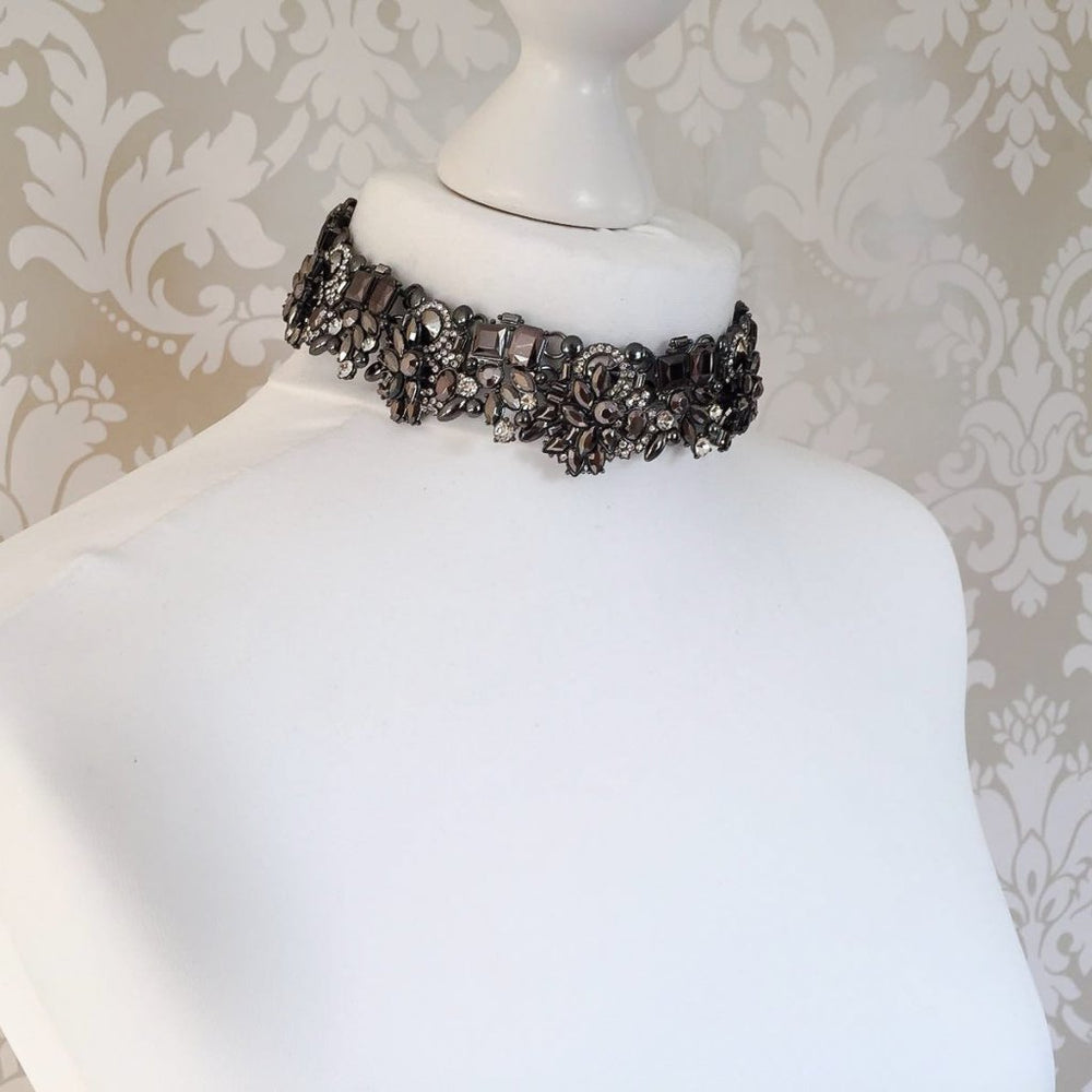 Grey jewels choker necklace