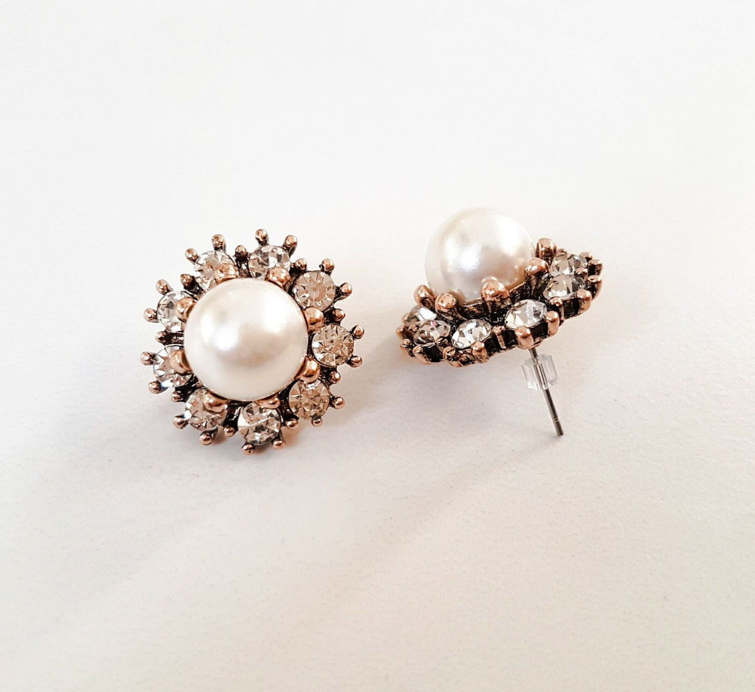 PARISA Gold Pearl Stud Earrings