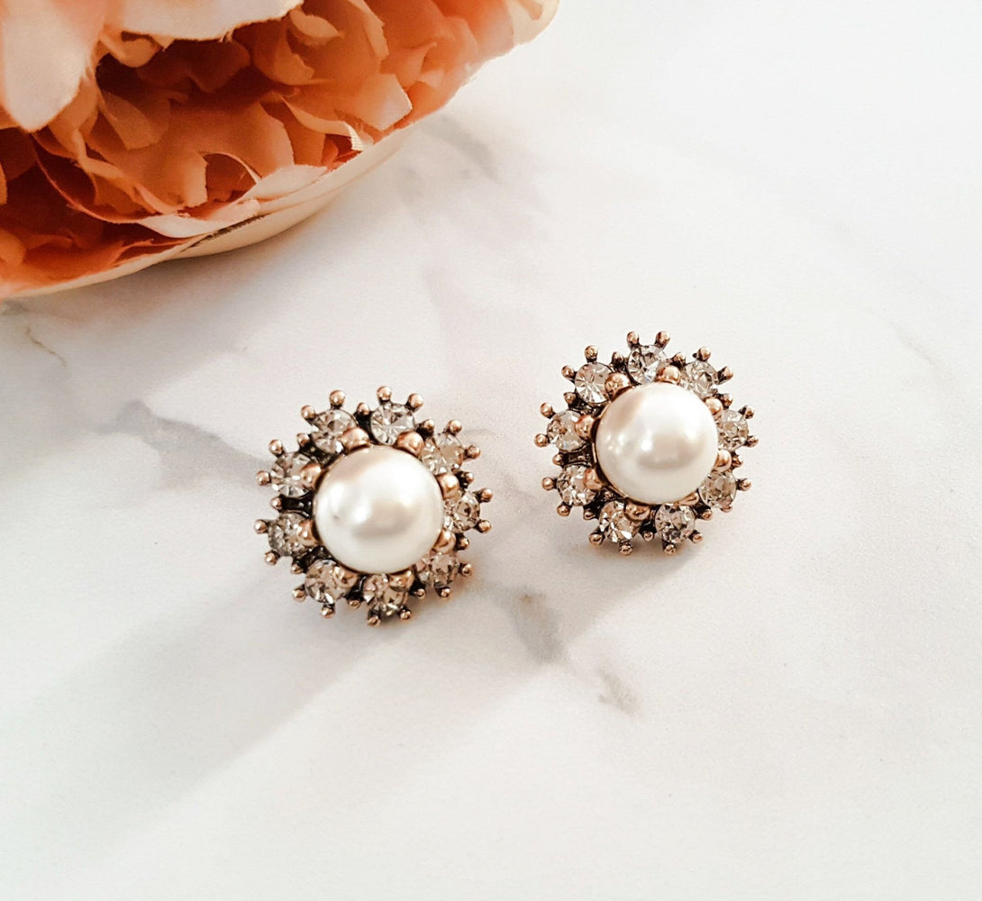 womens gold and pearl stud earrings for evening wear